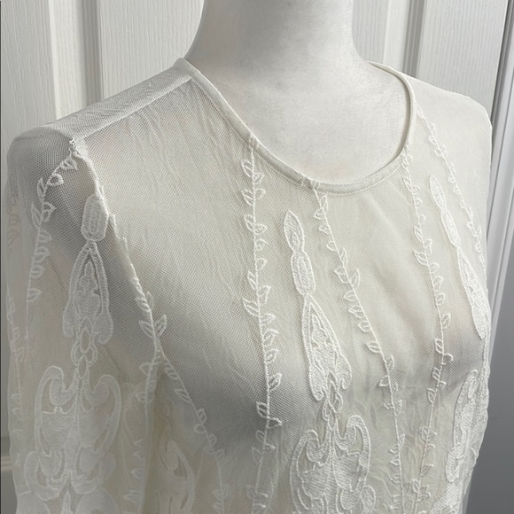Tristan Cream Sheer Lace Blouse 3/4 Sleeve Round Neck Button Down Back Size S - Picture 10 of 16